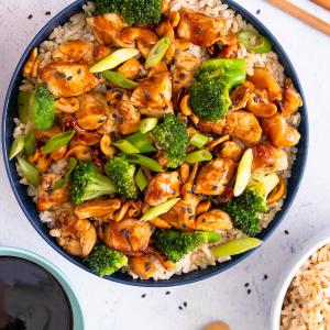 Air Fryer Teriyaki Cashew Chicken Bowls - Essential Everyday Air Fryer Teriyaki Cashew Chicken Bowls - Essential Everyday